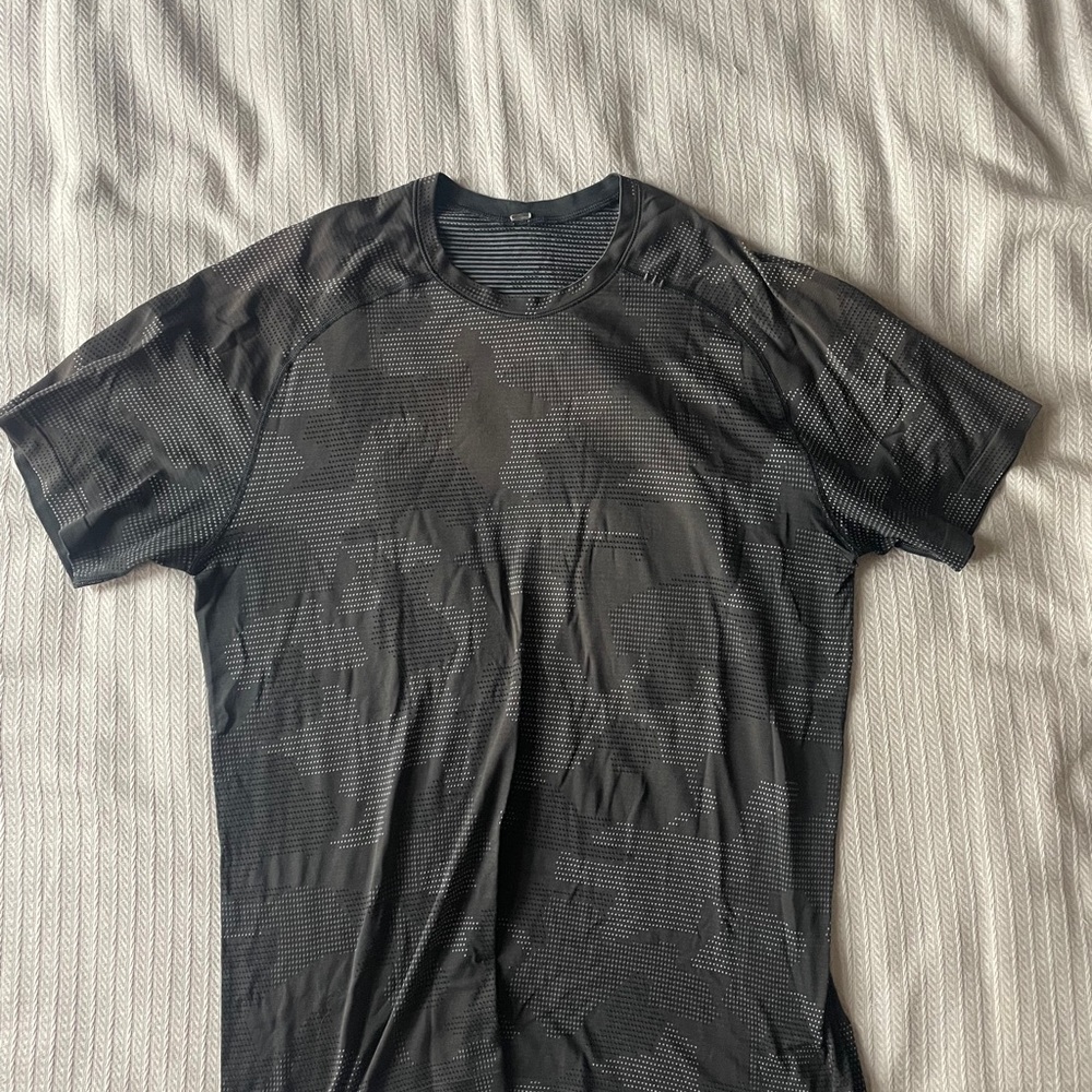 lululemon athletica Charcoal camo Short Sleeve Tee
